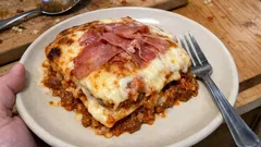 Classic Beef Lasagne with a Glossy Ragù and Bubbling Mozzarella Top