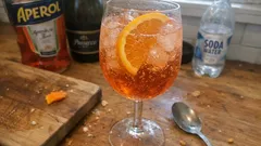 Aperol Spritz made easy: the foolproof 3-ingredient recipe that stays crisp and fizzy