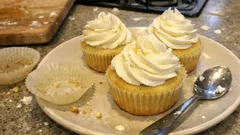 Classic Vanilla Cupcakes with Silky Buttercream – a dependable one-bowl bake