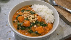 Sweet potato & peanut curry – creamy Thai-style vegan dinner for busy weeknights